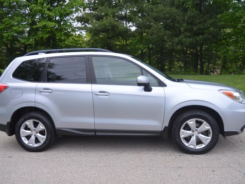 Used 2016 Subaru Forester 2.5i Premium AWD/4WD image 6
