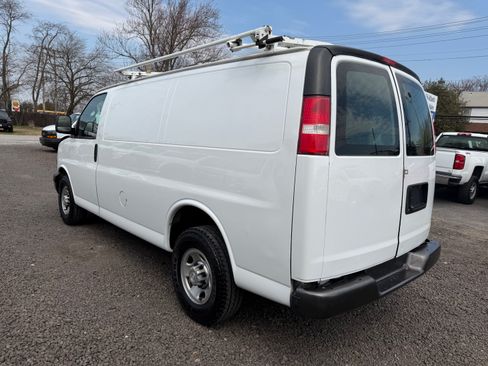 Used 2018 Chevrolet Express 2500 image 3