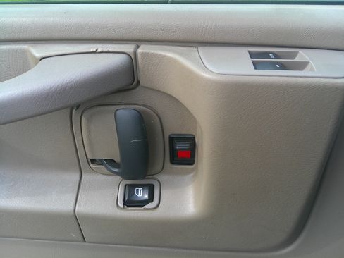 Used 2014 Chevrolet Express 2500 LS image 11