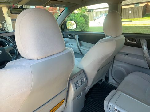 Used 2010 Toyota Highlander Sport image 10
