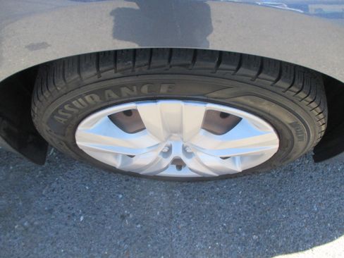 Used 2015 Subaru Legacy 2.5i Premium Sedan 4D AWD/4WD image 17