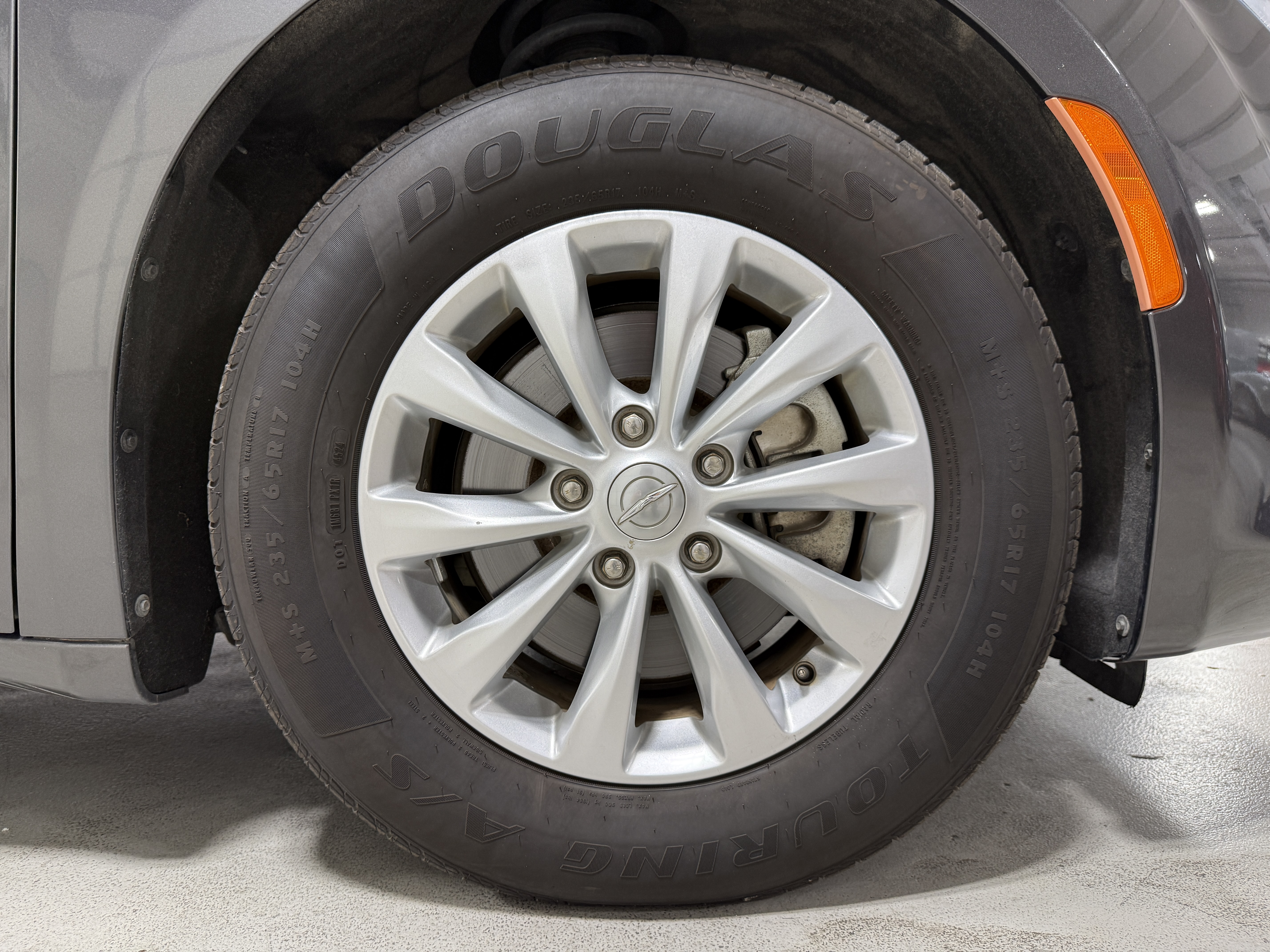 Used 2018 Chrysler Pacifica Touring-L FWD image 14