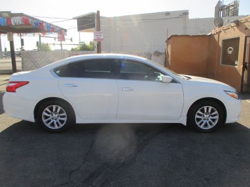Used 2017 Nissan Altima 2.5 S Sedan 4D FWD image 2