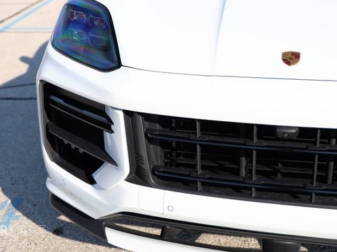 Used 2024 Porsche Cayenne Turbo GT image 6