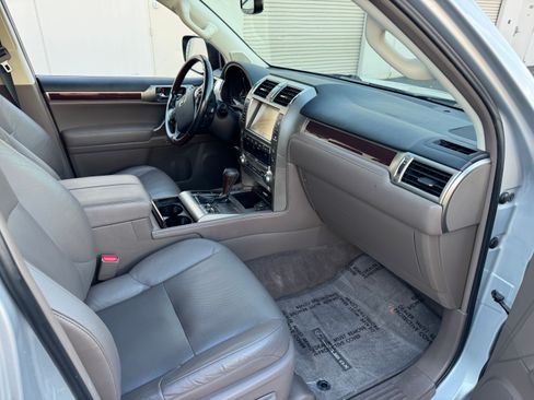 Used 2018 Lexus GX 460 image 31