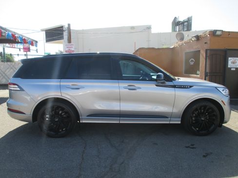 Used 2023 Lincoln Aviator AWD Black Label image 2