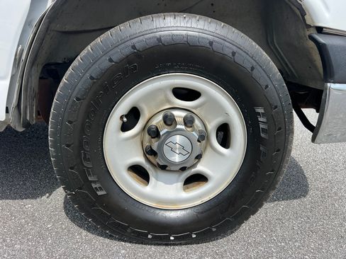 Used 2017 Chevrolet Express 3500 LT Extended Passenger RWD image 10