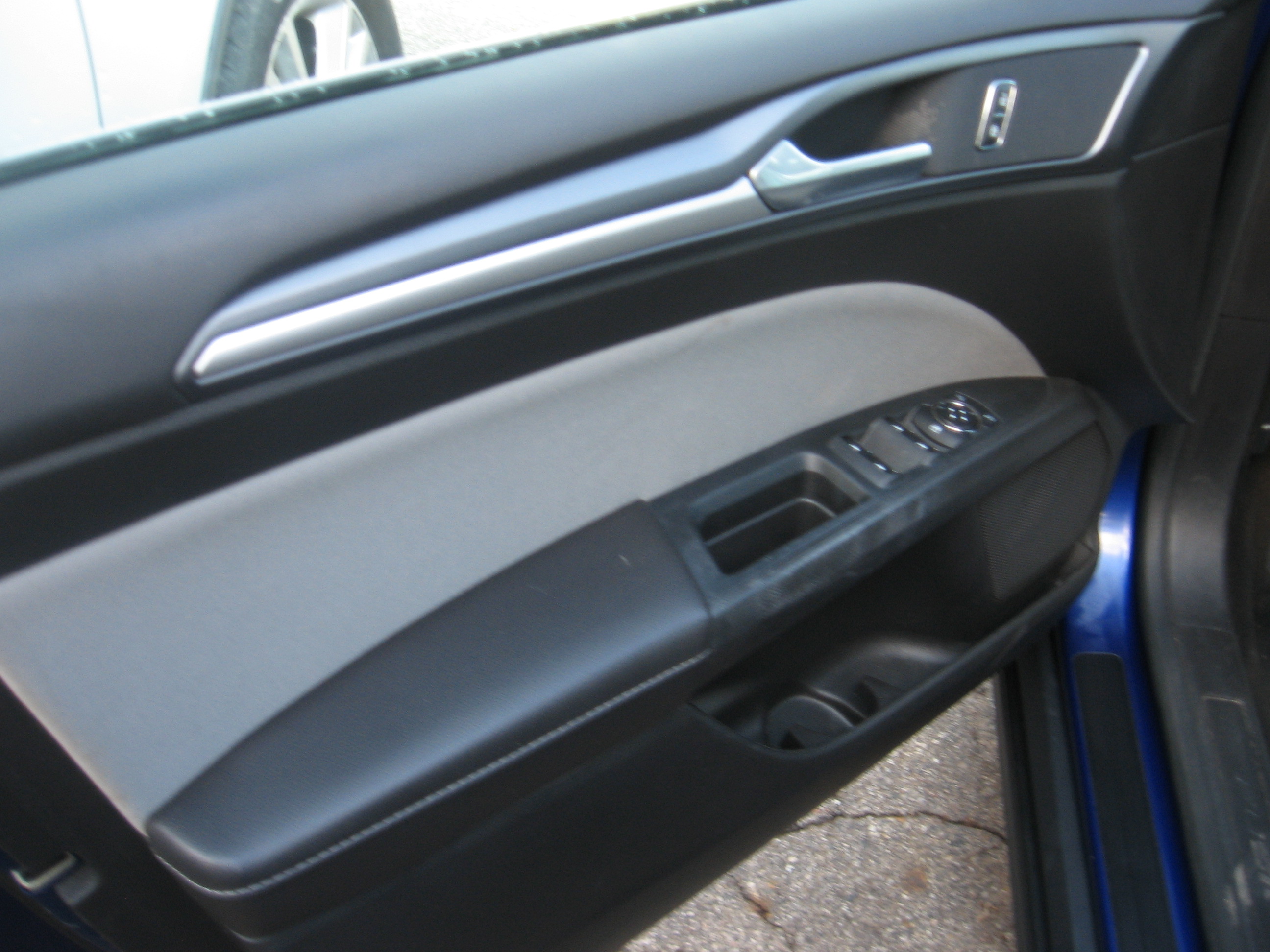 Used 2014 Ford Fusion S Hybrid FWD image 7