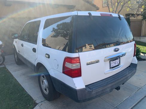 Used 2007 Ford Expedition XLT image 3