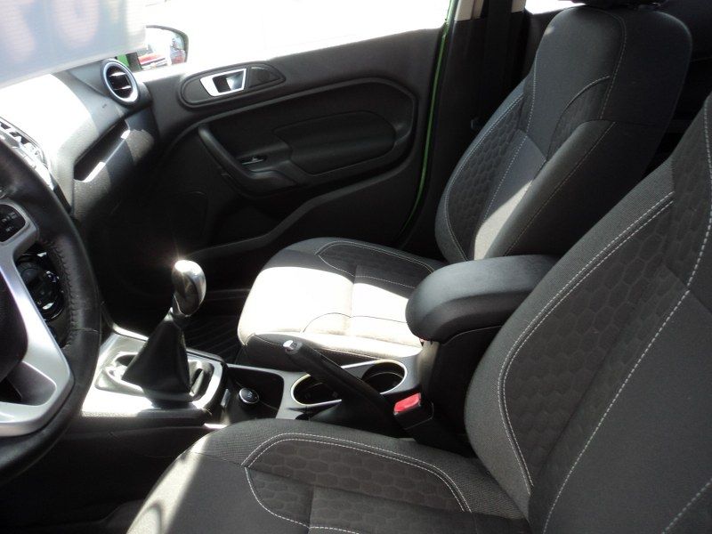 Used 2014 Ford Fiesta SE FWD image 3