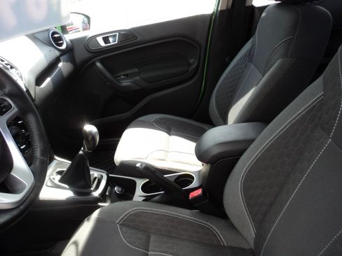 Used 2014 Ford Fiesta SE image 3
