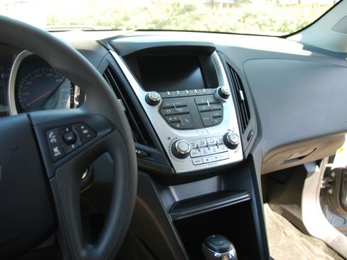 Used 2017 Chevrolet Equinox LS image 13