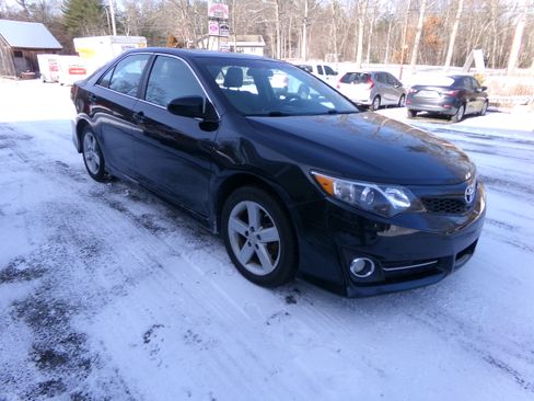 Used 2012 Toyota Camry SE image 3