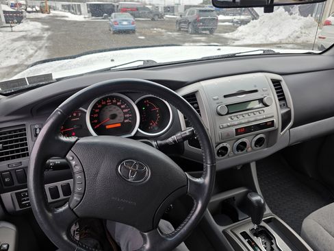 Used 2005 Toyota Tacoma image 16