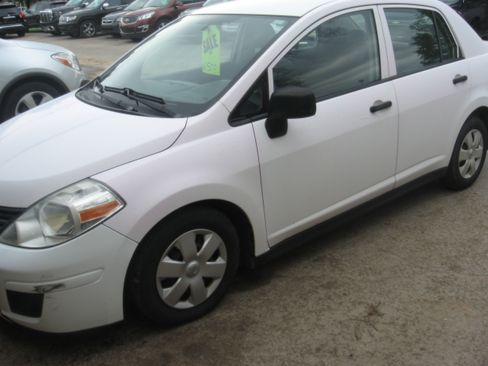 Used 2010 Nissan Versa Sedan FWD image 1