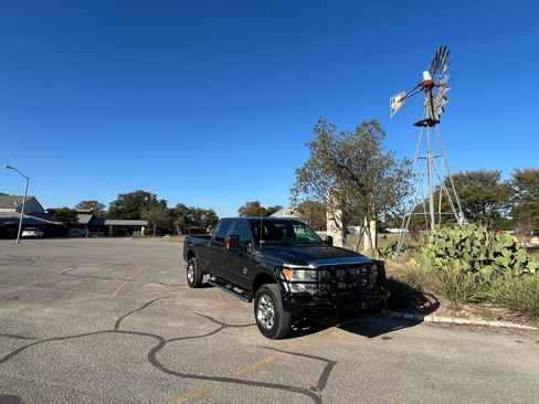 Used 2015 Ford F350 Lariat image 11