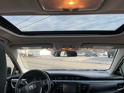 Used 2016 Toyota Corolla S Premium image 9