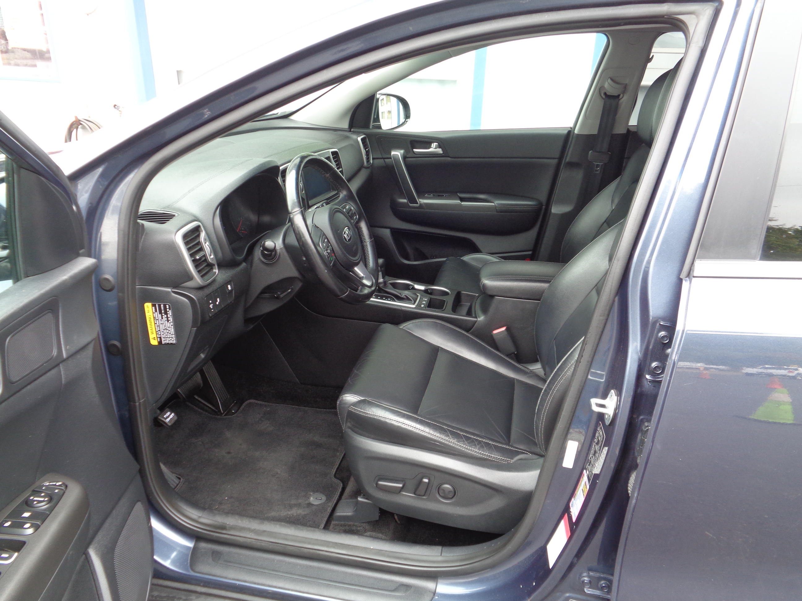 Used 2017 Kia Sportage AWD EX image 4