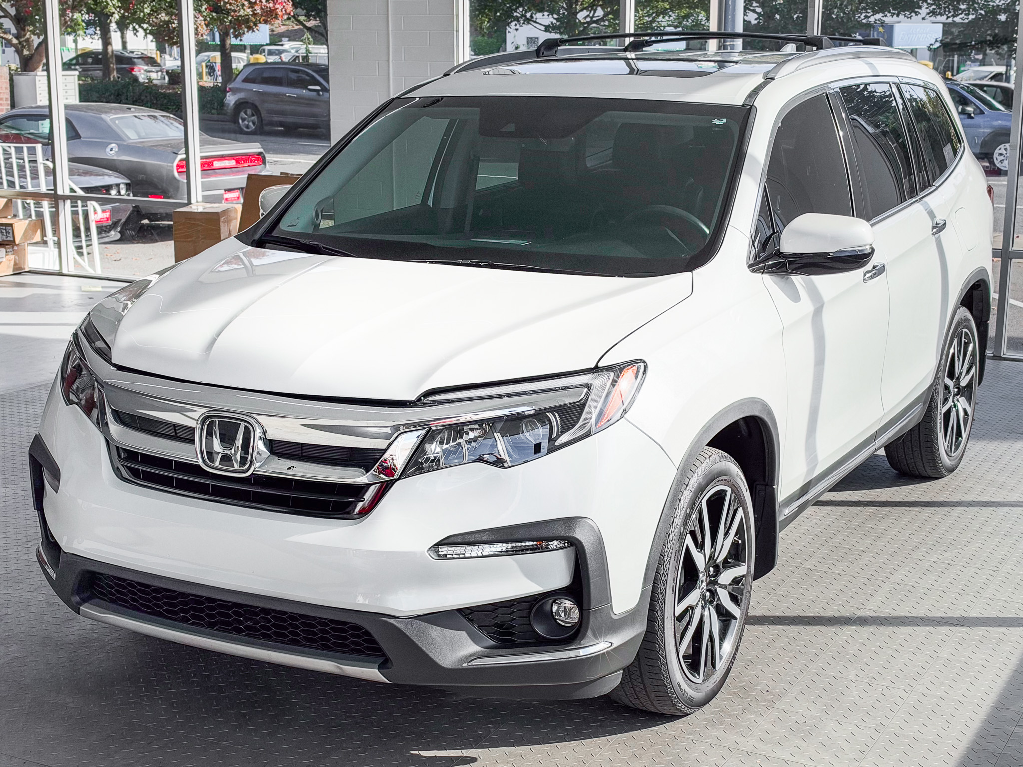 Used 2022 Honda Pilot AWD Touring image 3