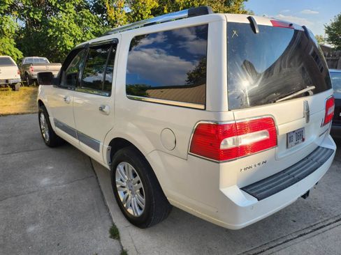 Used 2011 Lincoln Navigator image 6
