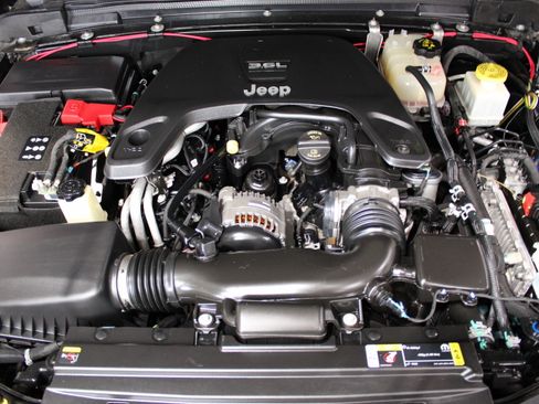 Used 2021 Jeep Gladiator Mojave AWD/4WD image 11