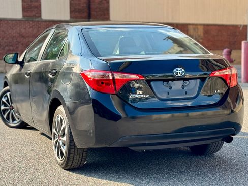 Used 2018 Toyota Corolla image 3