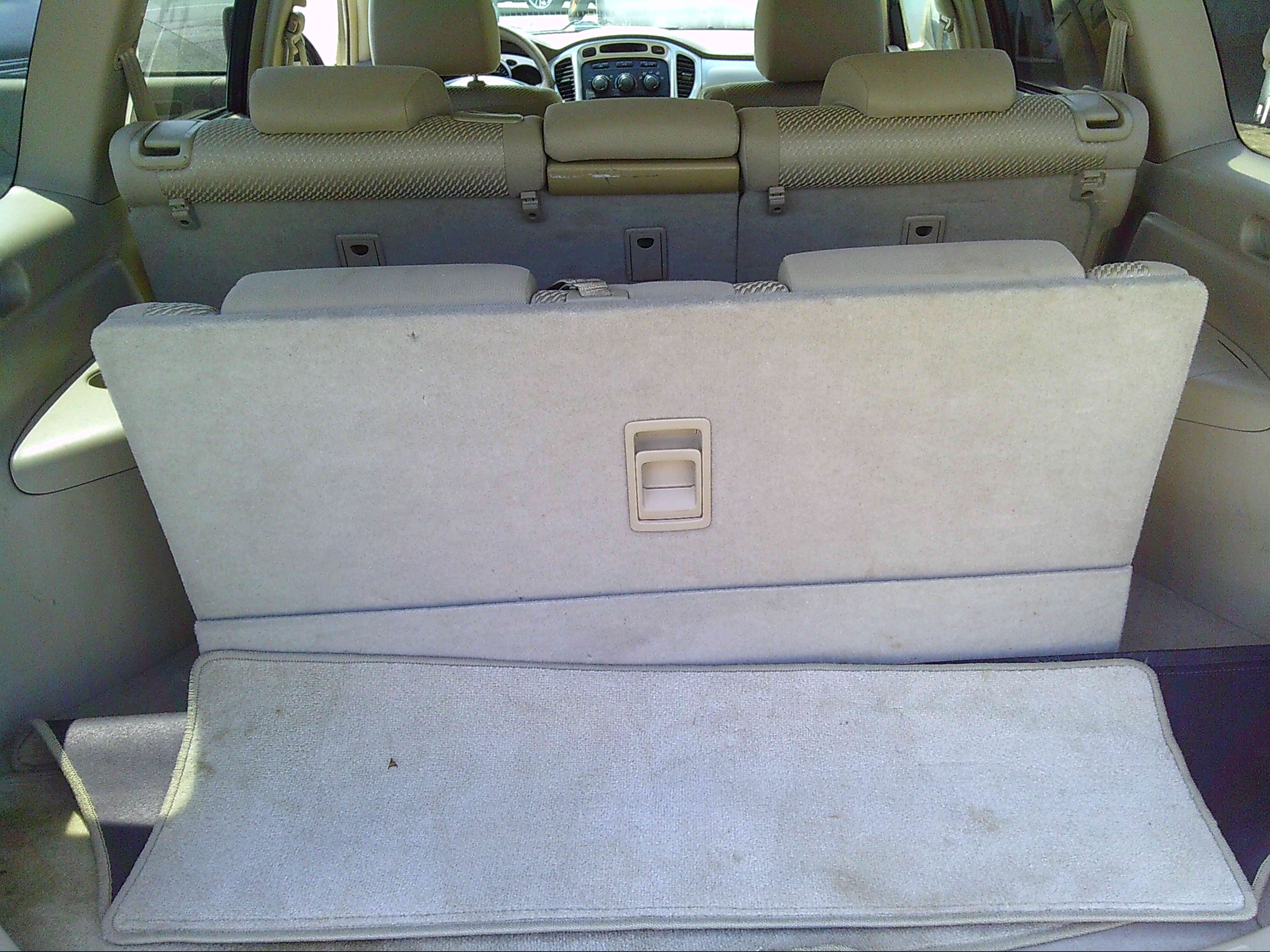 Used 2005 Toyota Highlander 2WD V6 w/ 3rd Row image 14