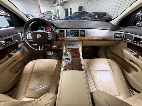 Used 2010 Jaguar XF Premium RWD image 23