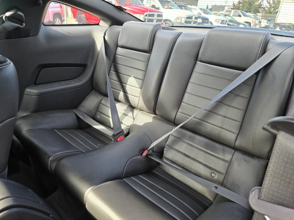 Used 2010 Ford Mustang Premium RWD image 19
