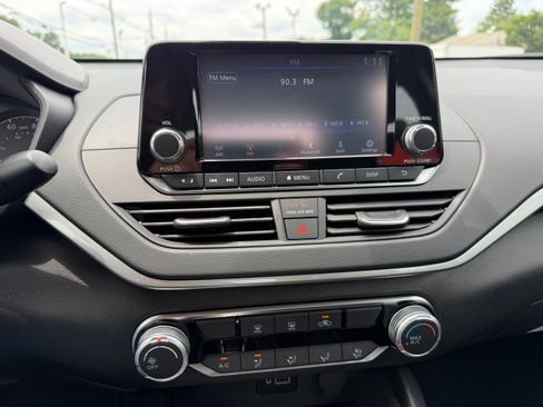 Used 2024 Nissan Altima 2.5 S FWD image 7