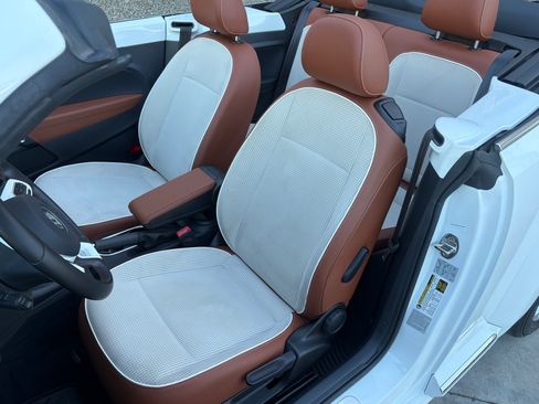 Used 2017 Volkswagen Beetle 1.8T Convertible FWD image 17