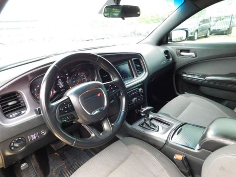 Used 2018 Dodge Charger SXT RWD image 9