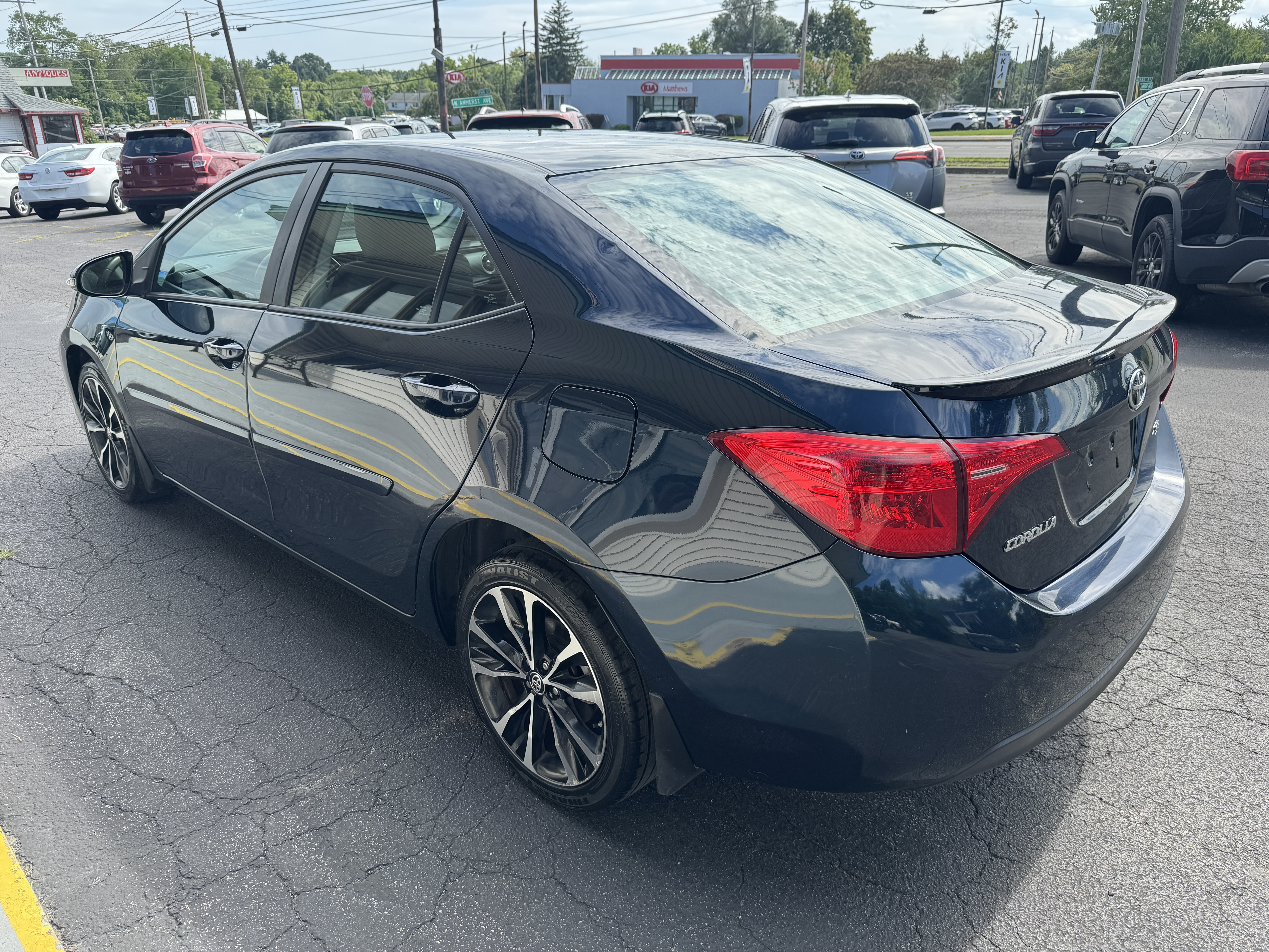 Used 2017 Toyota Corolla SE FWD image 4