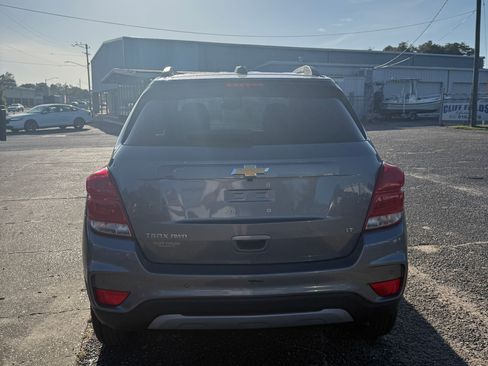 Used 2020 Chevrolet Trax AWD LT w/ 1LT image 3
