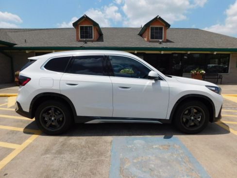 Used 2025 BMW X1 xDrive28i image 9