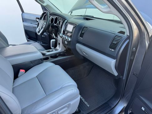 Used 2015 Toyota Sequoia Limited image 27