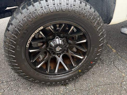 Used 2018 Nissan Titan SV image 45