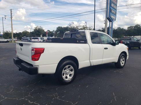 Used 2022 Nissan Titan SE image 6