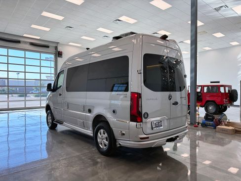 Used 2024 Mercedes-Benz Sprinter 2500 image 3