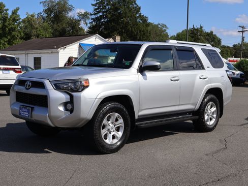 Used 2014 Toyota 4Runner SR5 image 4