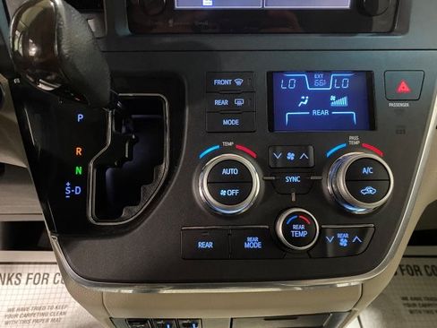 Used 2017 Toyota Sienna XLE Minivan FWD image 14