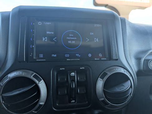Used 2016 Jeep Wrangler 4WD Unlimited Sport image 12