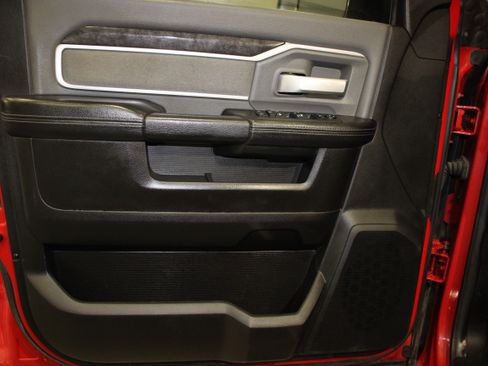 Used 2019 RAM 2500 Big Horn image 18