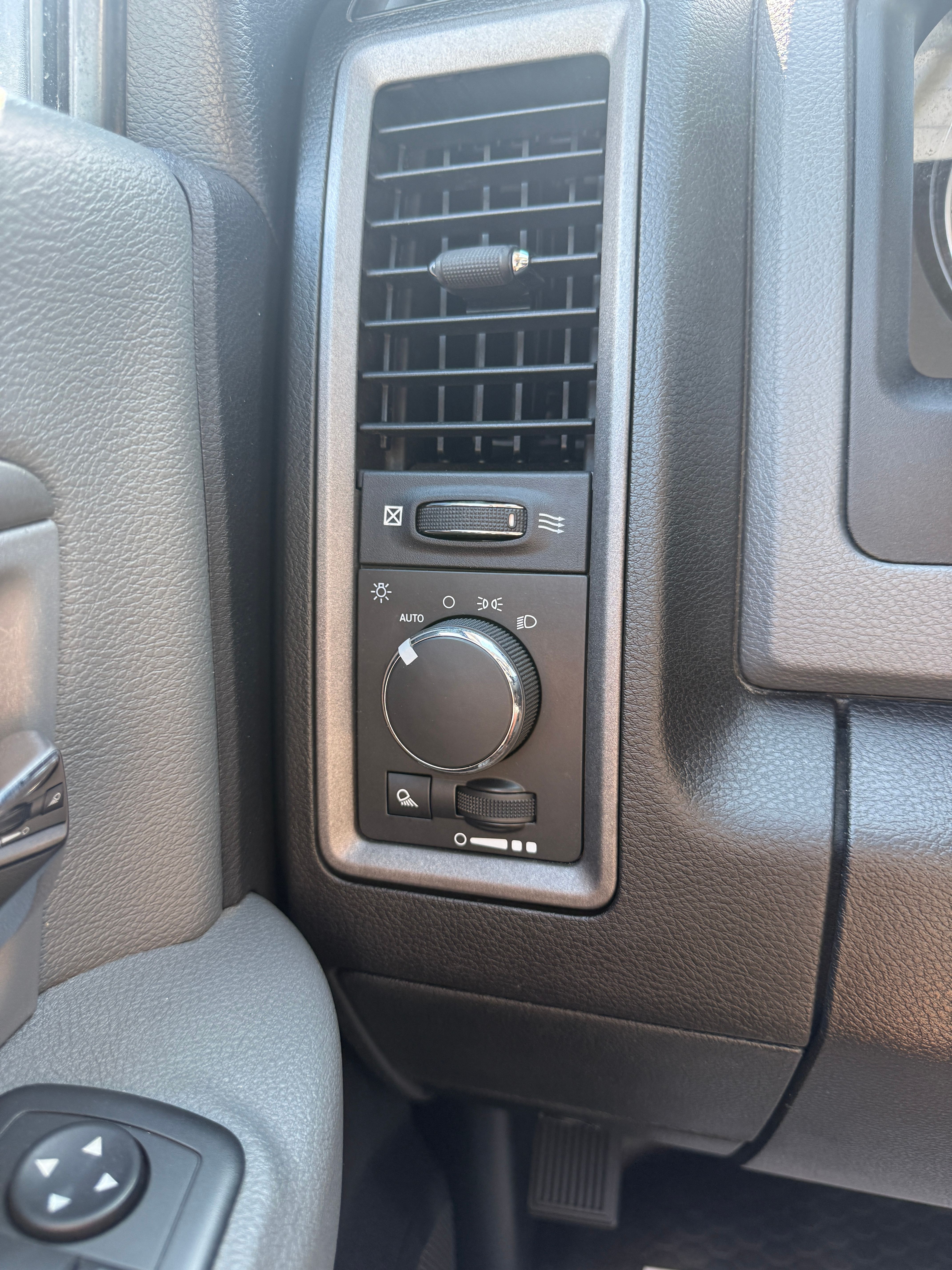 Used 2017 RAM 1500 4x4 Regular Cab Tradesman image 10