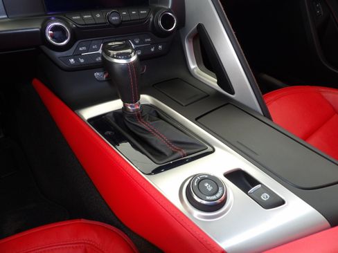 Used 2015 Chevrolet Corvette Stingray 2LT image 25