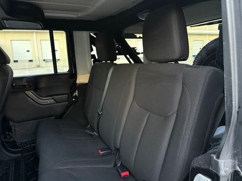 Used 2015 Jeep Wrangler 4WD Unlimited Sport image 81