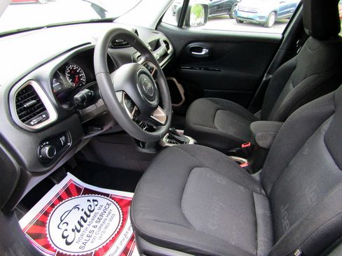 Used 2017 Jeep Renegade 4WD Sport image 17