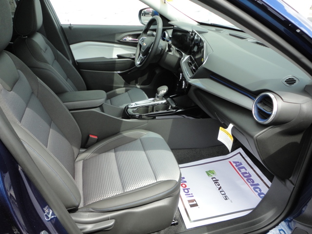 Used 2024 Chevrolet Trax LT FWD image 9