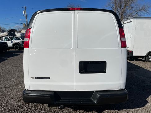 Used 2019 Chevrolet Express 3500 image 5