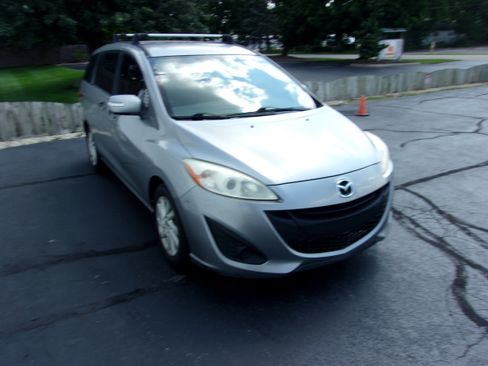 Used 2014 MAZDA MAZDA5 Sport FWD image 2
